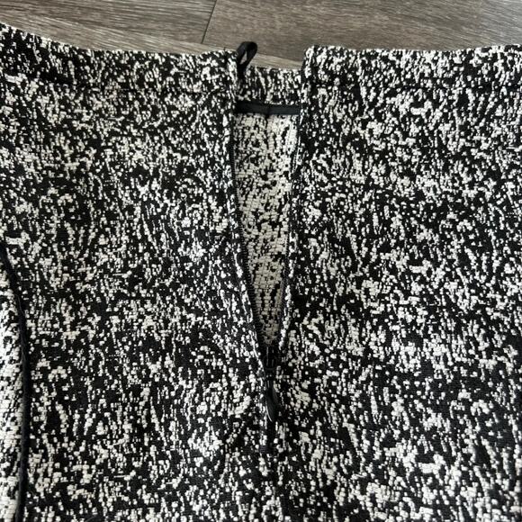 H&M Black & White Textured Flared Mini Skirt Sz 8 Abstract Jacquard Fit & Flare - Picture 5 of 9